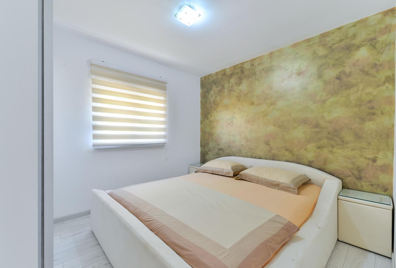 Apartments Lucica Vir Dış mekan fotoğraf