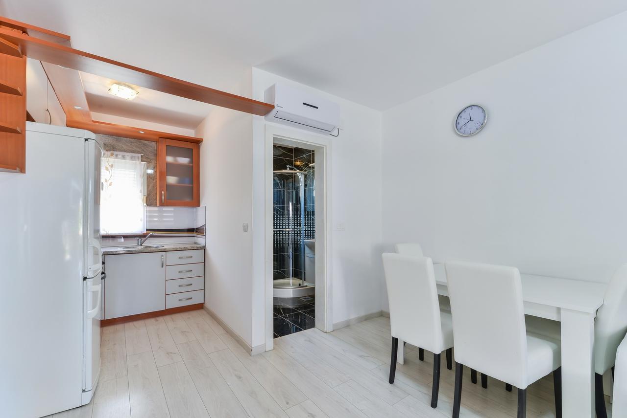 Apartments Lucica Vir Dış mekan fotoğraf