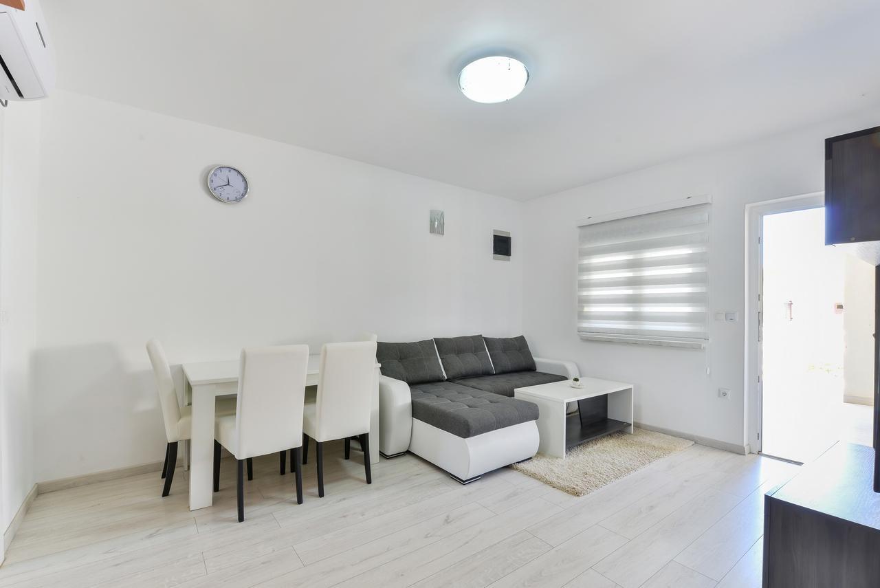 Apartments Lucica Vir Dış mekan fotoğraf