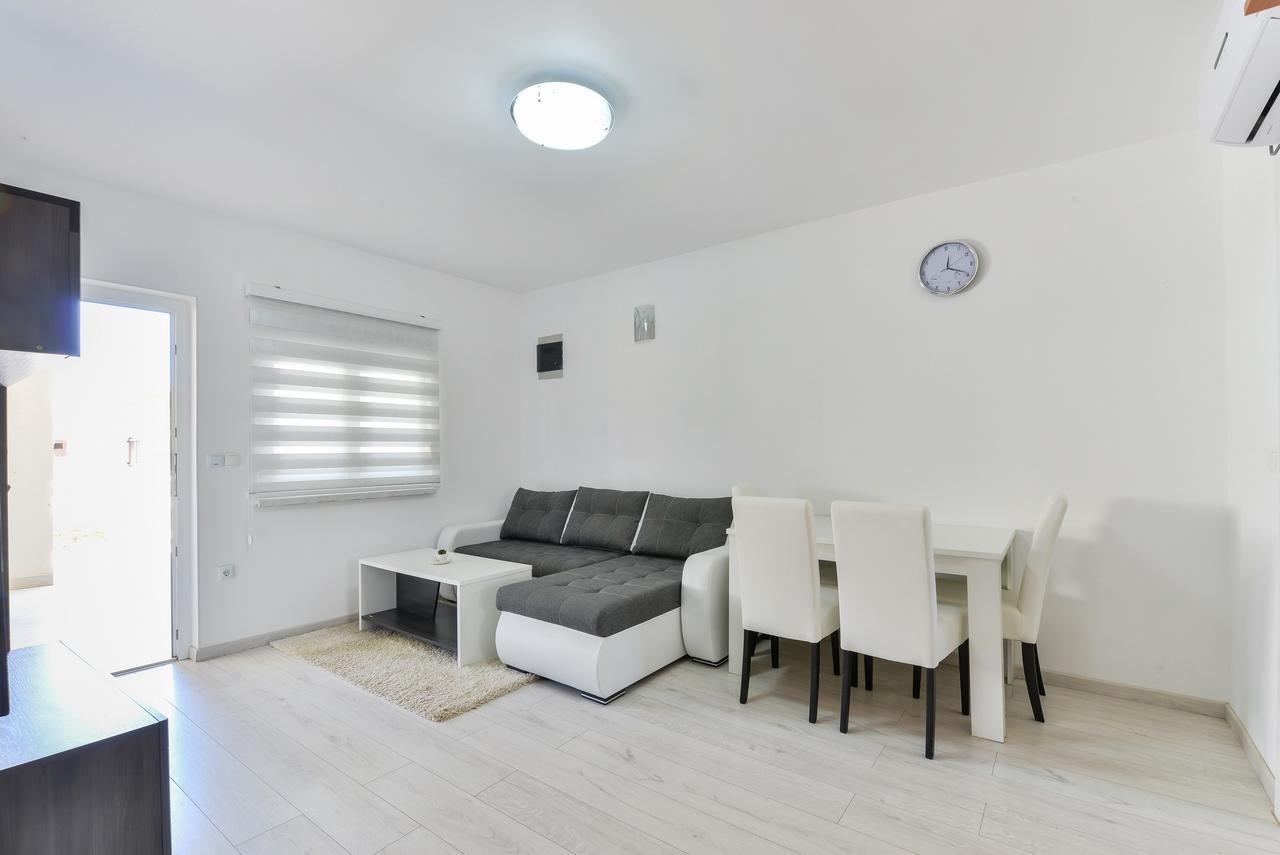 Apartments Lucica Vir Dış mekan fotoğraf