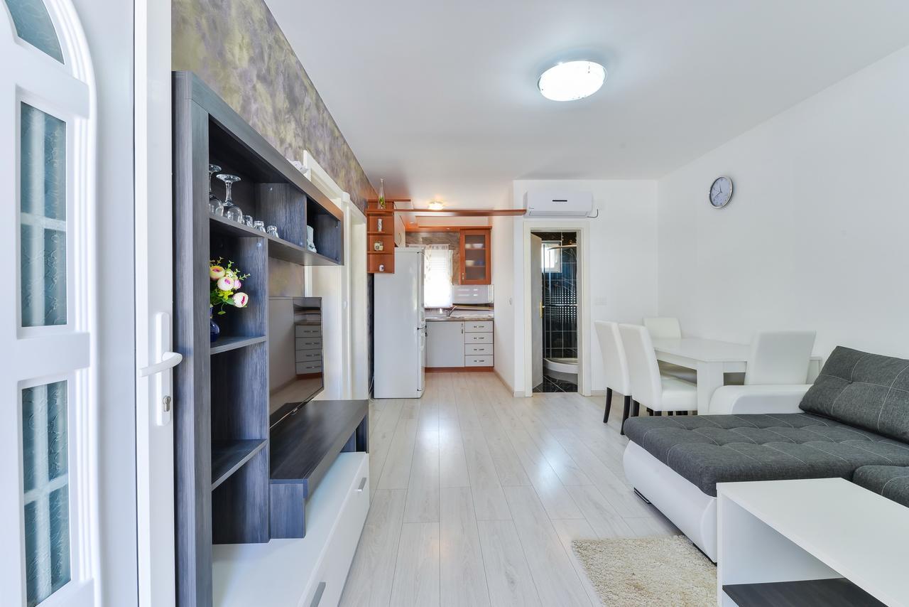 Apartments Lucica Vir Dış mekan fotoğraf