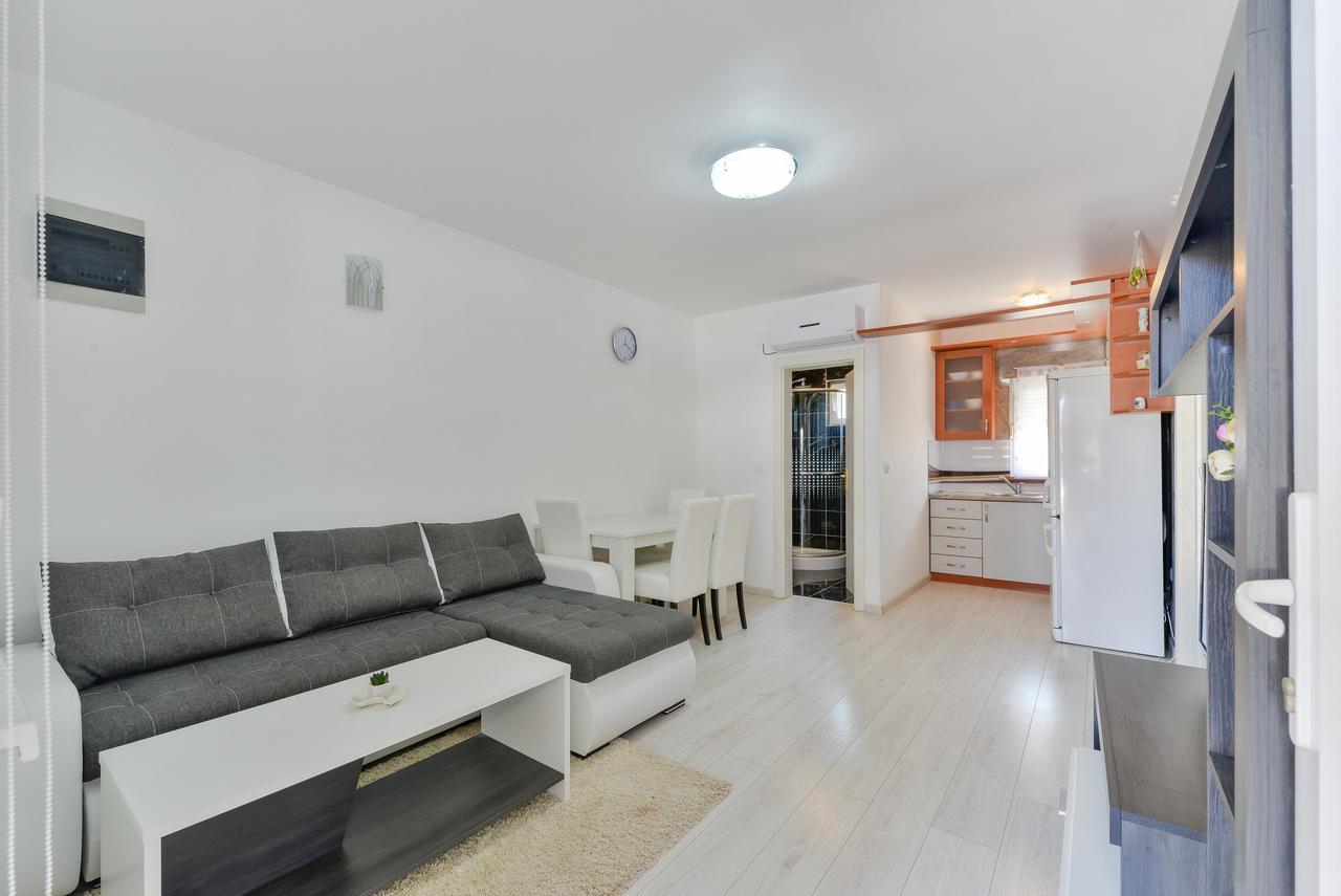 Apartments Lucica Vir Dış mekan fotoğraf