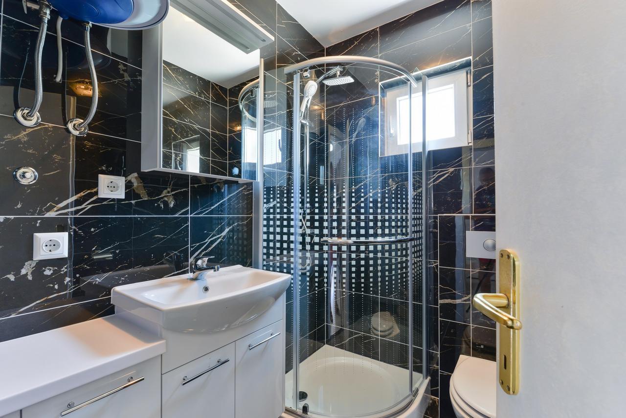 Apartments Lucica Vir Dış mekan fotoğraf