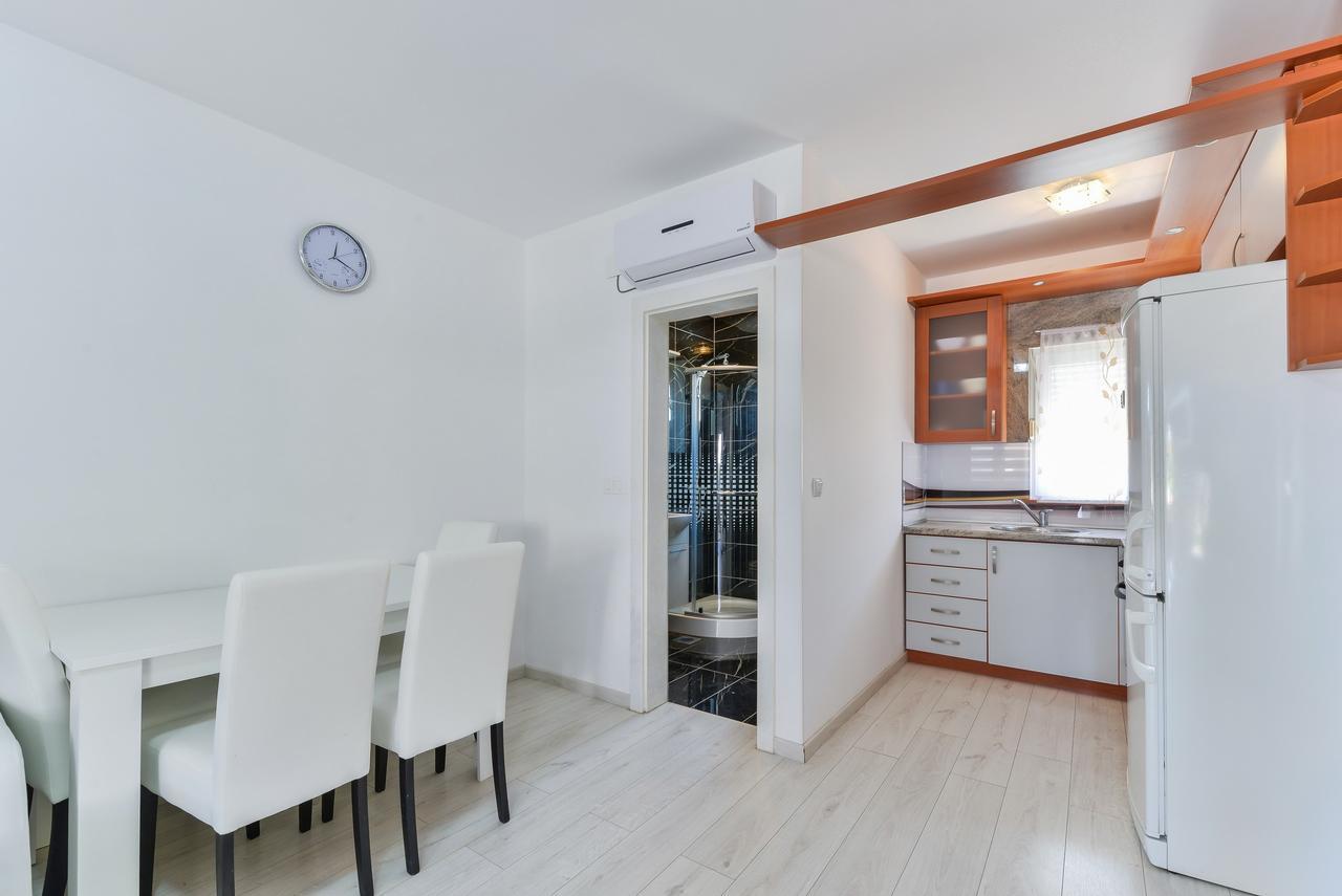 Apartments Lucica Vir Dış mekan fotoğraf