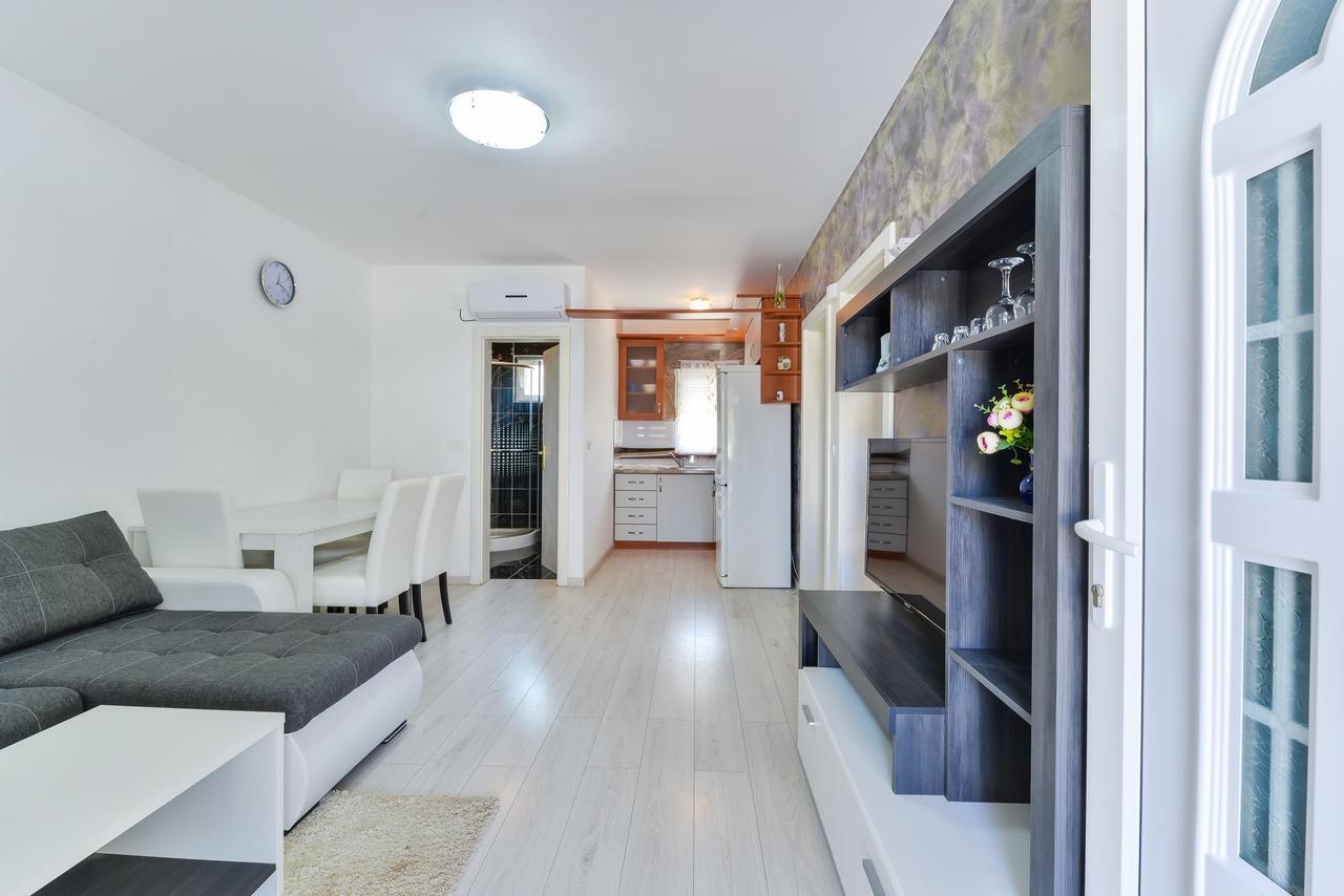 Apartments Lucica Vir Dış mekan fotoğraf