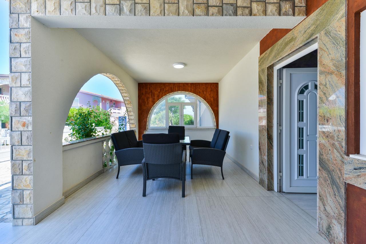 Apartments Lucica Vir Dış mekan fotoğraf