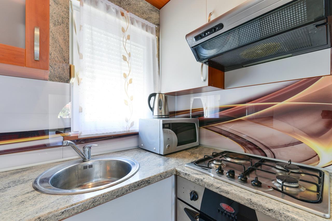 Apartments Lucica Vir Dış mekan fotoğraf
