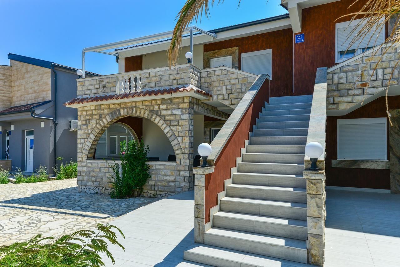 Apartments Lucica Vir Dış mekan fotoğraf